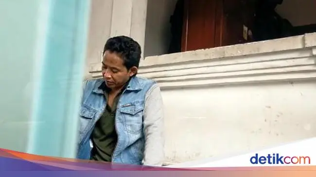  Diduga ODGJ, Pria Ngaku-ngaku Anak Angkat Jokowi Dibawa ke Dinsos 