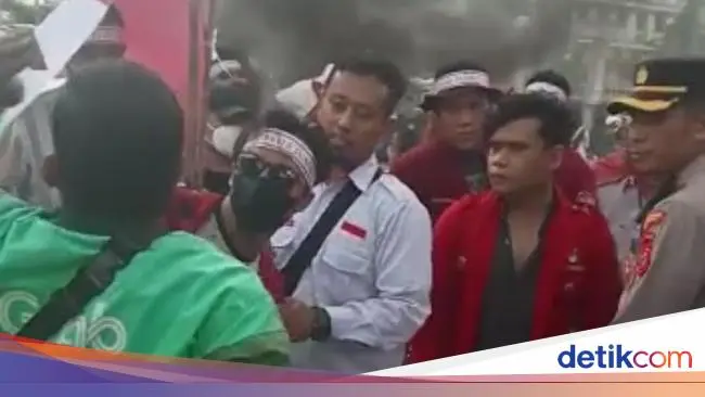  Viral Driver Ojol di Medan Ribut dengan Mahasiswa yang Demo Tutup Jalan 